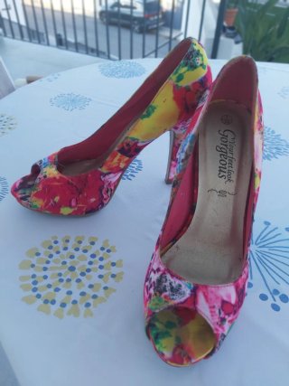 Zapatos tacón peep toe multicolor T.38