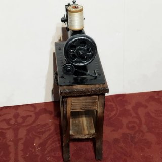 Mini Máquina de Coser Singer Decorativa