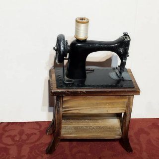Mini Máquina de Coser Singer Decorativa