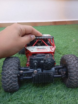 Coche RC todoterreno rojo