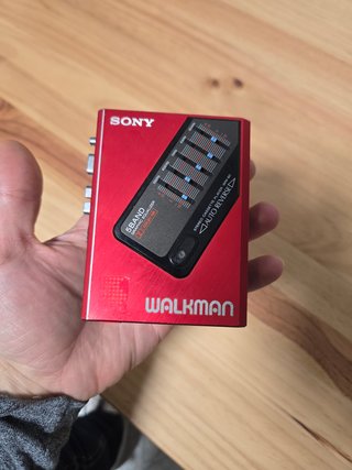 Walkman Sony WM-60 Rojo de Segunda mano por 290 EUR en Puerto Real