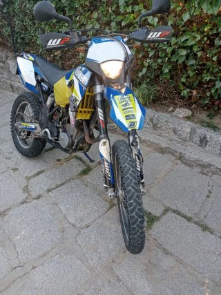 Husaberg Enduro Azul y Amarillo