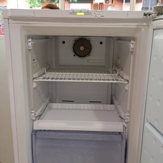 Congelador vertical Beko