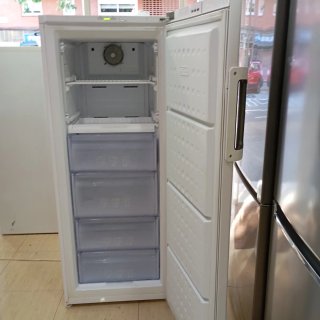 Congelador vertical Beko