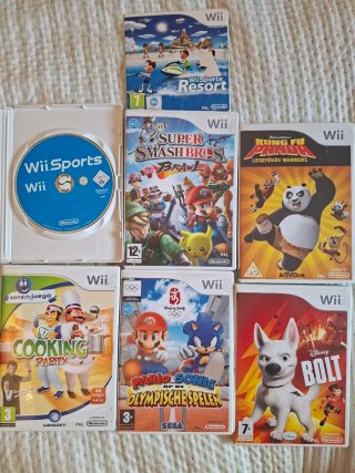 Nintendo Wii + 7 Juegos + 2 Mandos + 2 Nunchuks