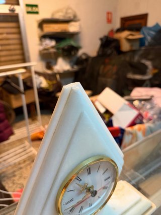 Reloj de mármol vintage dorado