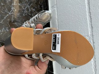 Sandalias Prestigio Talla 35 Plateadas