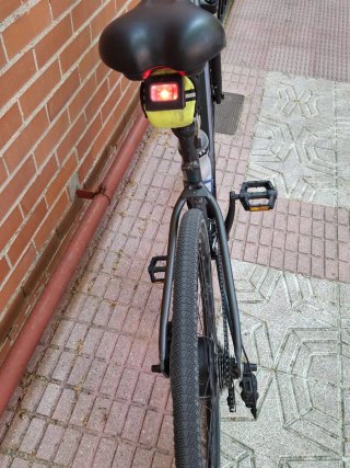 Bicicleta Eléctrica Trekking Gris