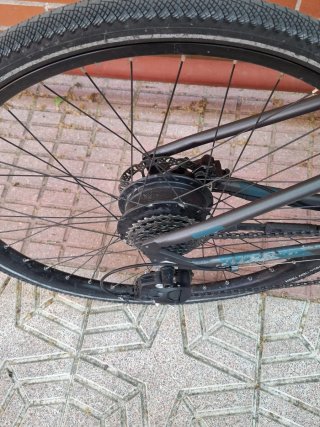 Bicicleta Eléctrica Trekking Gris