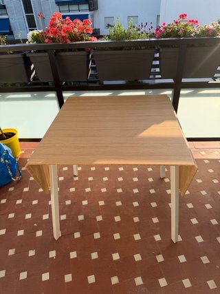 Mesa plegable comedor madera y patas blancas Ikea