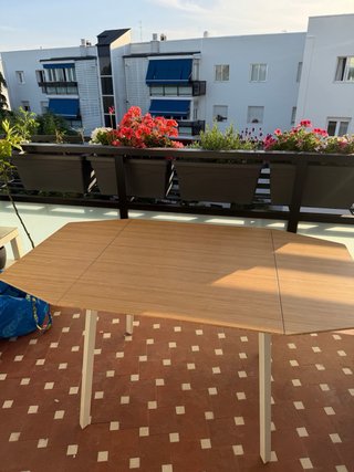 Mesa plegable comedor madera y patas blancas Ikea