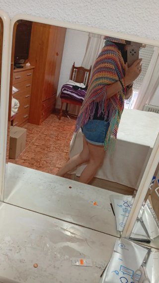 Chal tejido multicolor con flecos