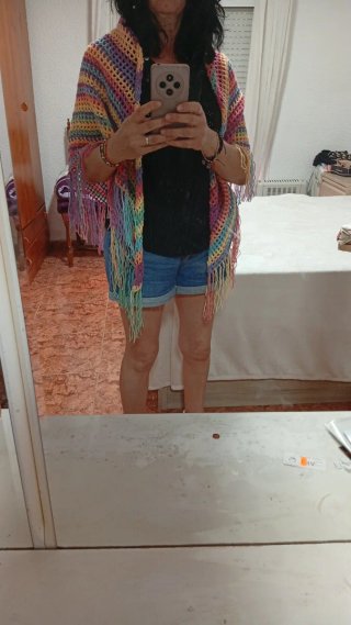 Chal tejido multicolor con flecos