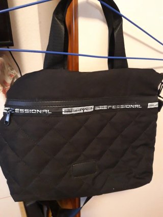 Bolso negro acolchado