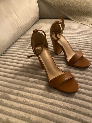 Sandalias tacón ancho marrón verano