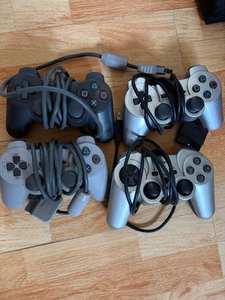 Consola PlayStation 1 + 5 Juegos y 4 mandos