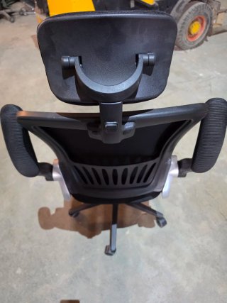 Silla de oficina ergonómica negra