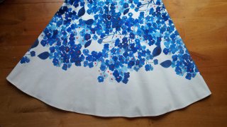 Vestido Karen Millen floral azul y blanco