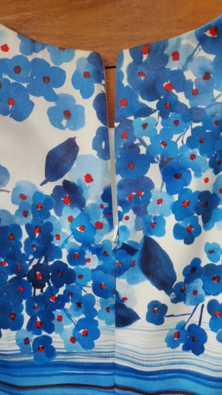 Vestido Karen Millen floral azul y blanco