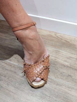 Sandalias cuña TEJUS marrones