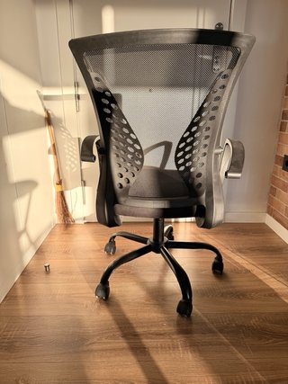Silla de oficina ergonómica negra