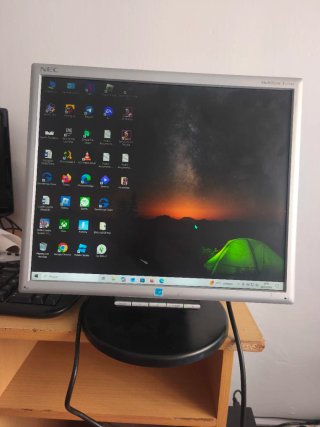 Monitor NEC MultiSync E711M 17