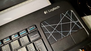 Teclado Inalámbrico Logitech con Touchpad