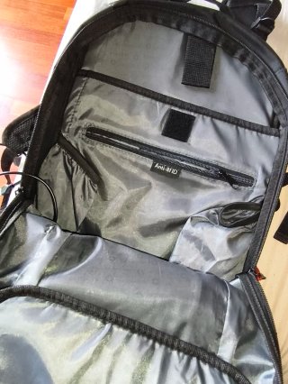 Mochila SWISSBAGS Negra con USB y Antirrobo
