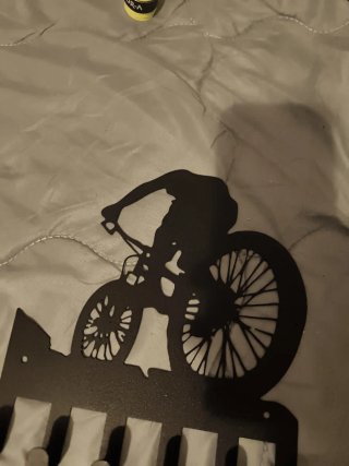 Colgador de pared con diseño de ciclista de metal