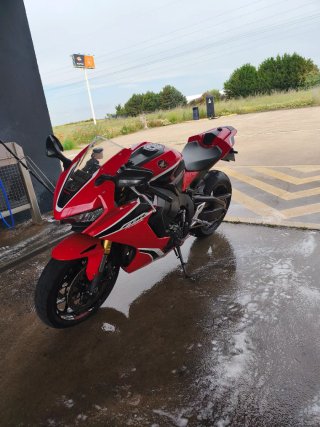 Honda CBR 1000 RR 2018 Roja