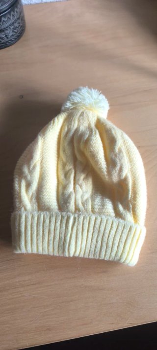 Gorro de lana con pompón