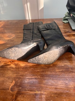 Botas altas de cuero negras con lazo
