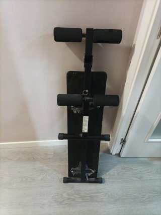 Banco de abdominales ajustable
