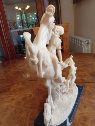 Figura mitológica de resina