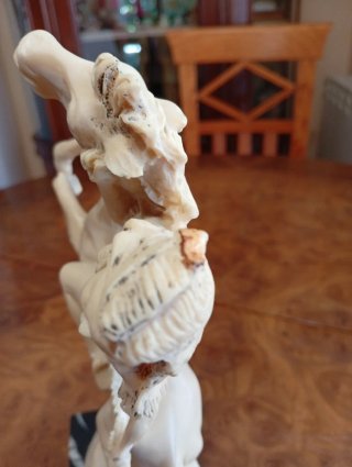 Figura mitológica de resina