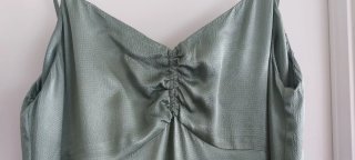 Vestido largo verde satinado