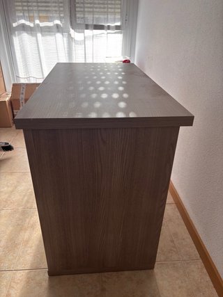 Mesa mueble de diseño de madera.
