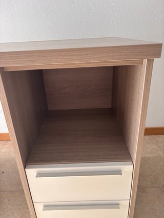 Mesa mueble de diseño de madera.