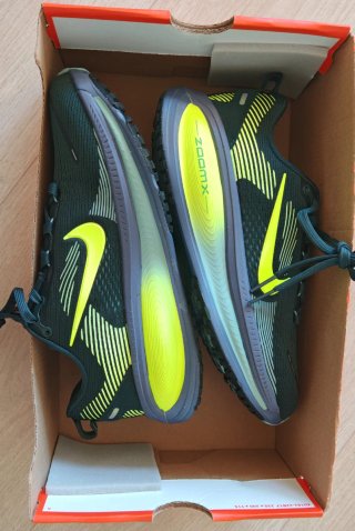 Nike Vomero 18 Talla 40 Unisex Verde/Amarillo