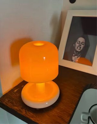 Lampada LED Arancione Tramonto Soffusa