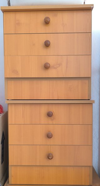 2 Mesitas de noche de madera