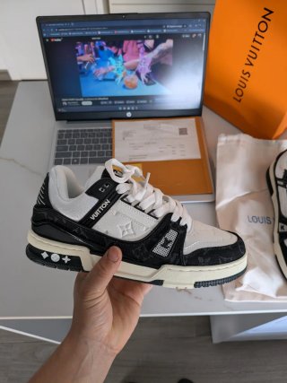 Zapatillas Louis Vuitton Trainer Negras y Blancas