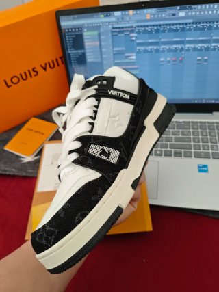 Zapatillas Louis Vuitton Trainer Negras y Blancas