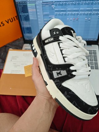 Zapatillas Louis Vuitton Trainer Negras y Blancas