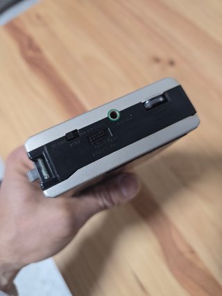Walkman Sony WM-24 Plata y Rojo