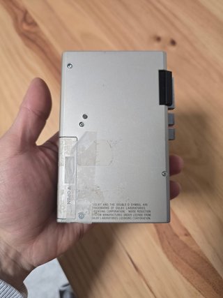 Walkman Sony WM-24 Plata y Rojo