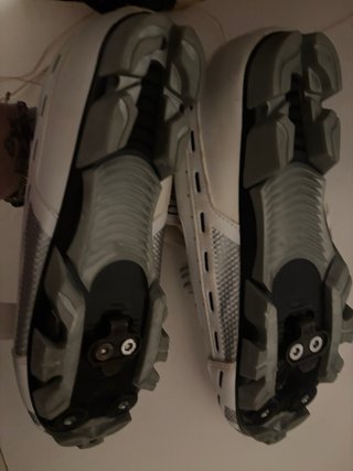 Zapatillas spinning blancas y rosas