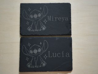 Pizarra grabada con nombre y dibujo