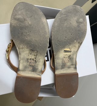 Sandalias planas de dedo