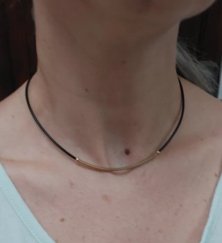 Girocollo oro 585..14kt caucciù nero